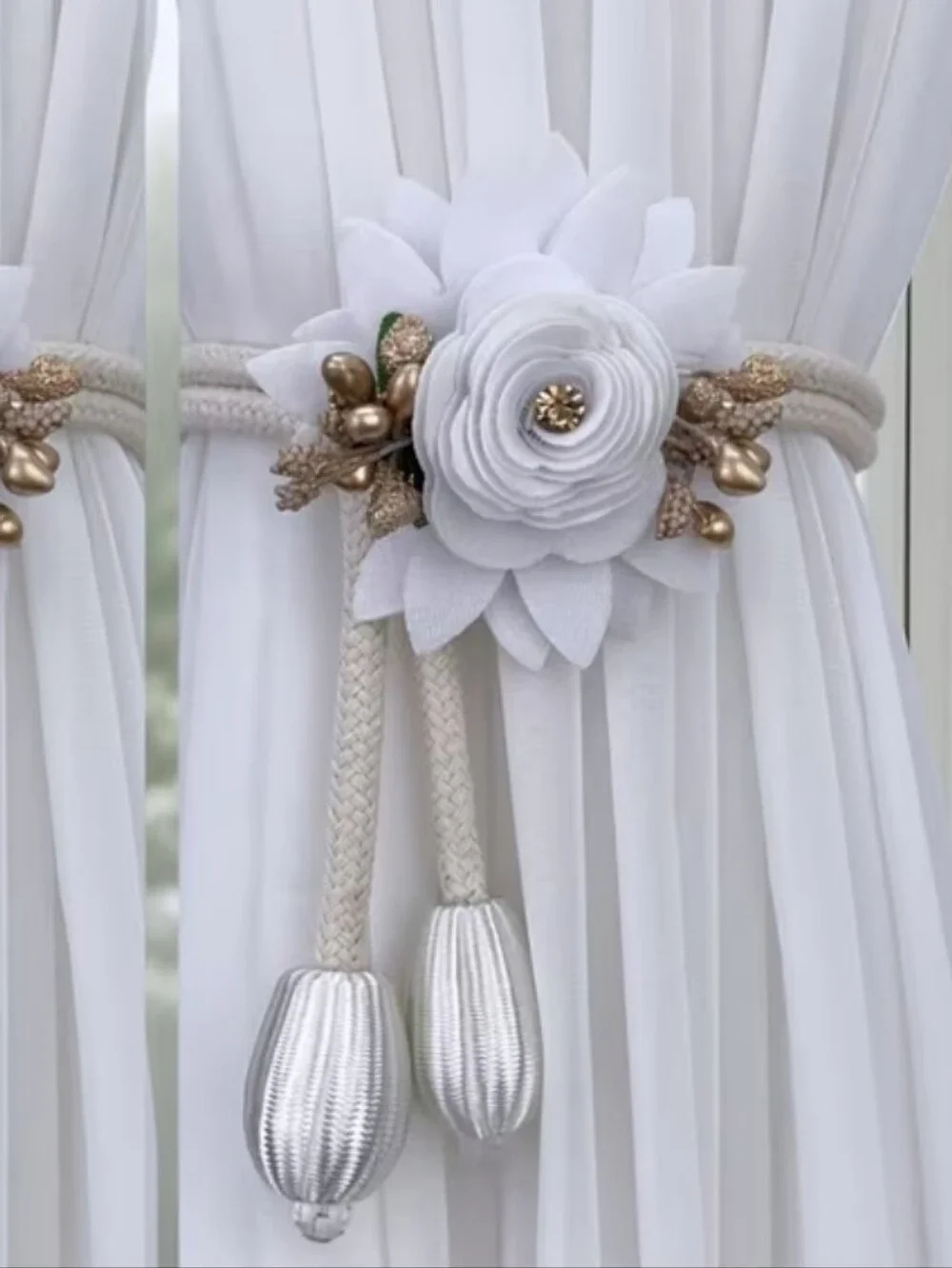 2 Piece Elegant Floral Curtain Tie-Backs. White.
